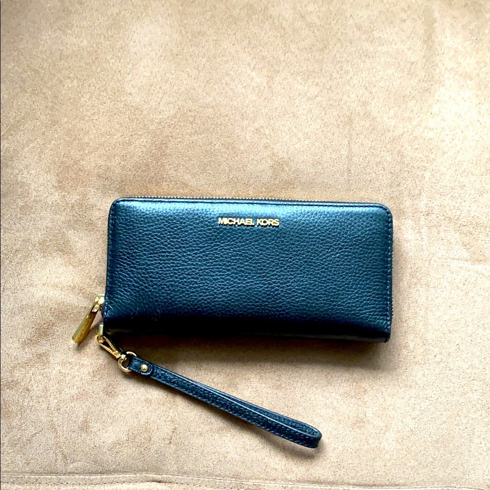 Authentic Michael Kors Continental Wallet/Wristlet